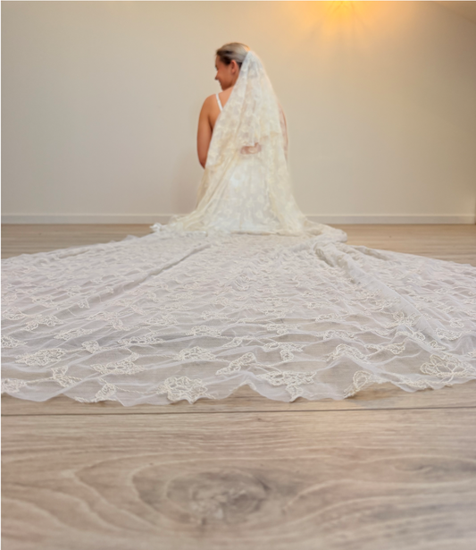 Voile brodé ecru de 3,60m