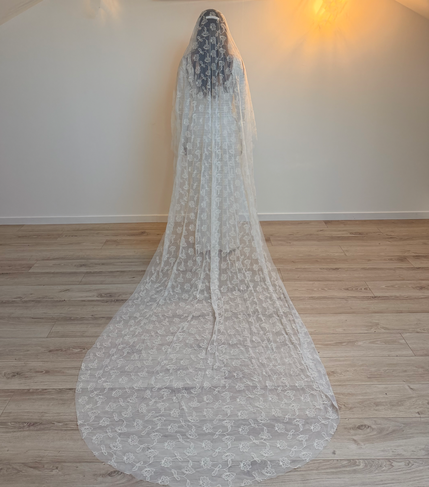 Voile brodé ecru de 3,60m