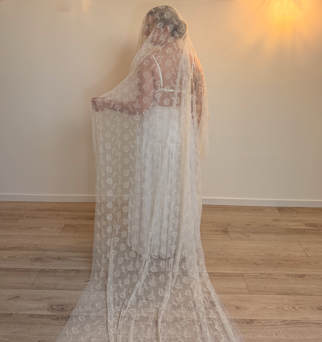 Voile brodé ecru de 3,60m